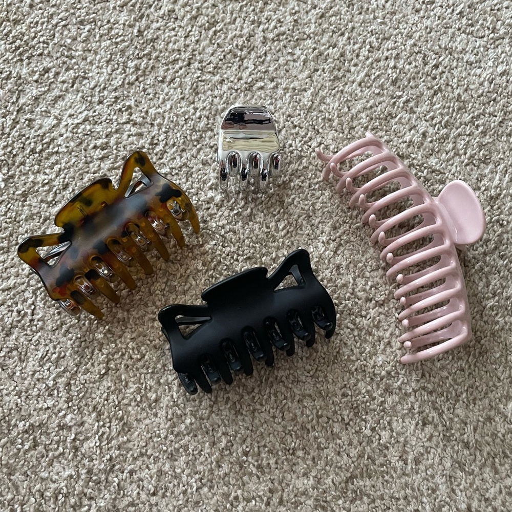 Set of 4 assorted hair claw clips pink black brown silver EUC